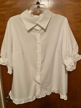 NWOT Plus Size SHEIN White Short Sleeve Blouse.